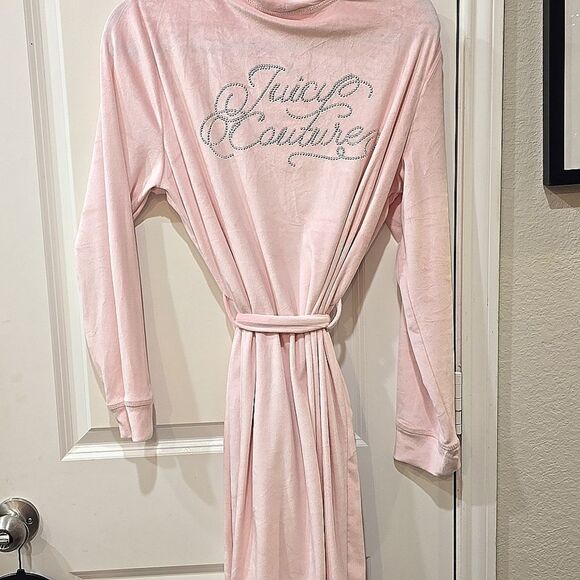 Juicy Couture Rhinestone Script Logo Velour Robe- Lola Pink - Picture 5 of 7